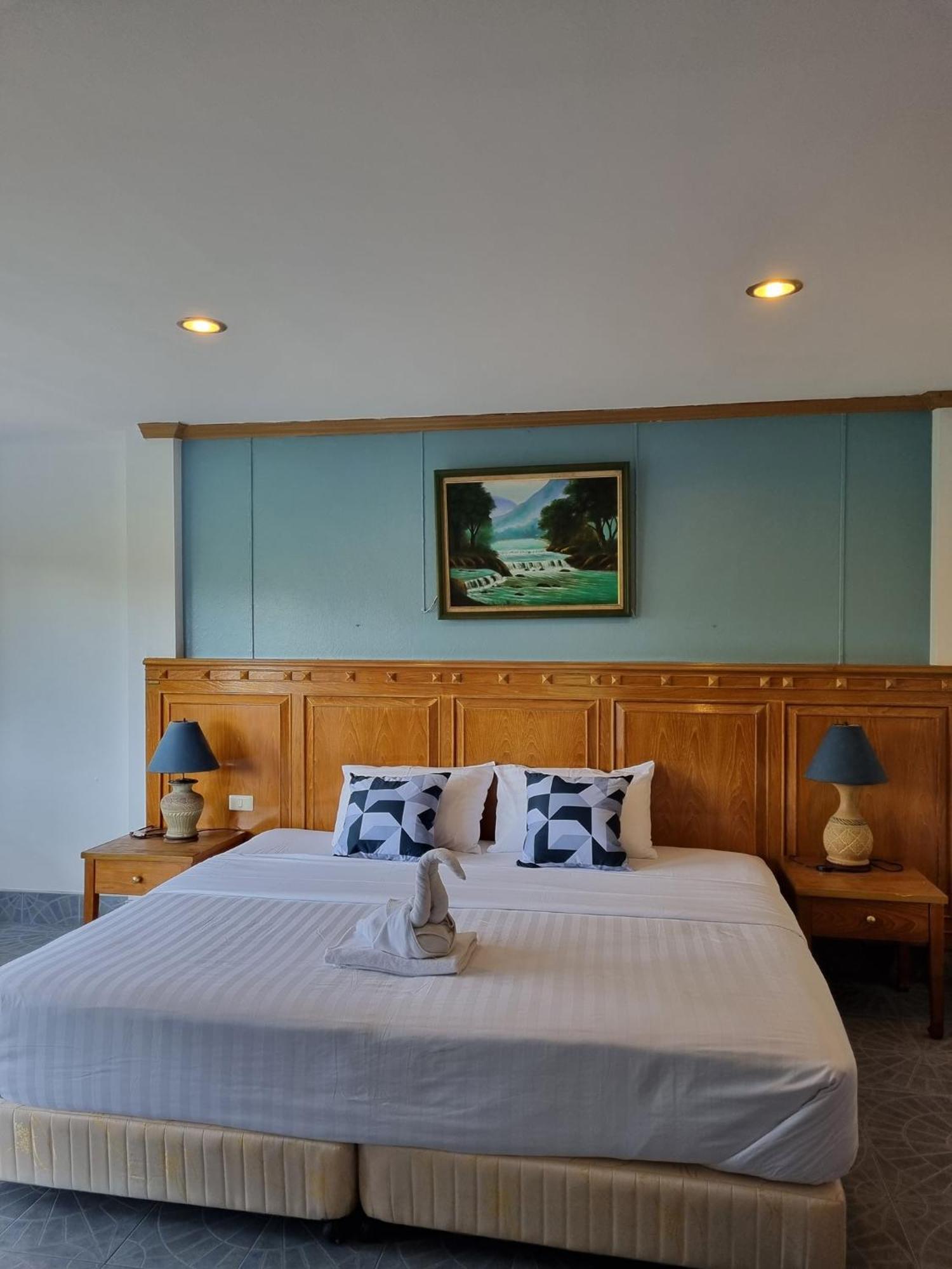 Leng Hotel *
